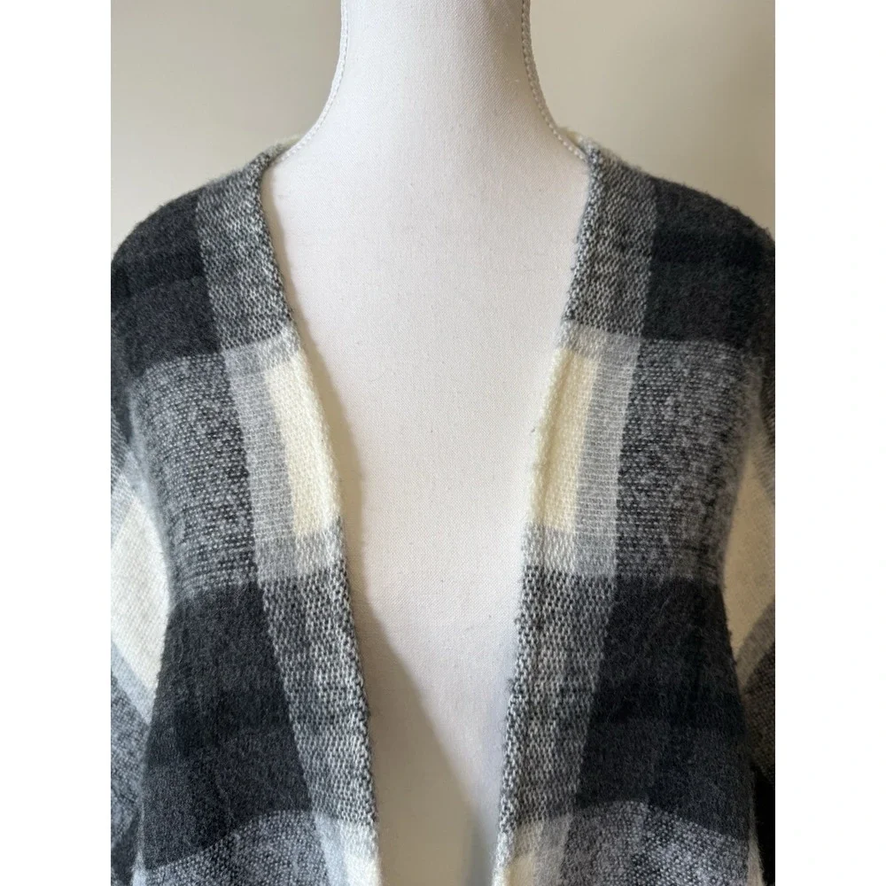 Soft Surroundings Plaid Fringe Poncho Wrap One Size Black‎ White Gray Check Cape